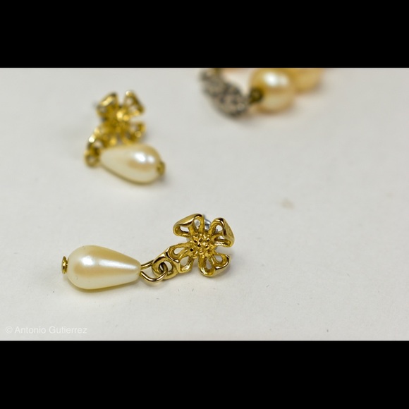 Pearl set necklace and the earrings - Picture 3 of 8